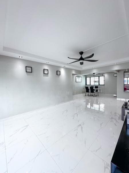 209 Yishun Street 21, 209 Yishun Street 21, Sembawang / Yishun, 3 Bedrooms, 1,345 sqft, HDB Flat For Sale, by Fadhil Jabbar, 500254574 - Living Room - PropertyGuru.com.sg