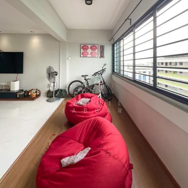 209 Yishun Street 21, 209 Yishun Street 21, Sembawang / Yishun, 3 Bedrooms, 1,345 sqft, HDB Flat For Sale, by Fadhil Jabbar, 500254574 - Living Room - PropertyGuru.com.sg