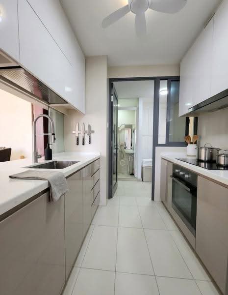 Wandervale, 351 Choa Chu Kang Avenue 3, Dairy Farm / Bukit Panjang / Choa Chu Kang, 3 Bedrooms, 1,098 sqft, Condominium For Sale, by Paul Chen, 500254578 - Kitchen - PropertyGuru.com.sg