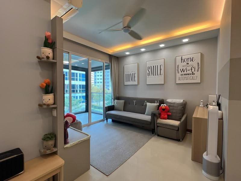 The Tampines Trilliant, 21 Tampines Central 7, Pasir Ris / Tampines, 3 Bedrooms, 1,000 sqft, Condominium For Sale, by Felix Tan, 500254588 - Living Room - PropertyGuru.com.sg