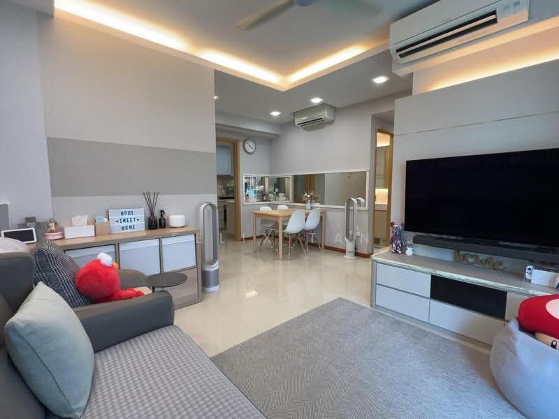 The Tampines Trilliant, 21 Tampines Central 7, Pasir Ris / Tampines, 3 Bedrooms, 1,000 sqft, Condominium For Sale, by Felix Tan, 500254588 - Living Room - PropertyGuru.com.sg