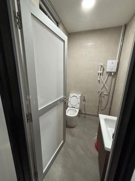 Yi Kai Court, 371 Upper Paya Lebar Road, Hougang / Punggol / Sengkang, Room Rental, 126 sqft, Walk-up Apartment For Rent, by Desmond, 500254595 - Bathroom - PropertyGuru.com.sg