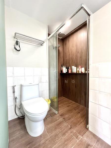 Evergreen Park, 31 Hougang Avenue 7, Hougang / Punggol / Sengkang, 4 Bedrooms, 1,345 sqft, Condominium For Sale, by Ivan Ng, 500254601 - Bathroom - PropertyGuru.com.sg