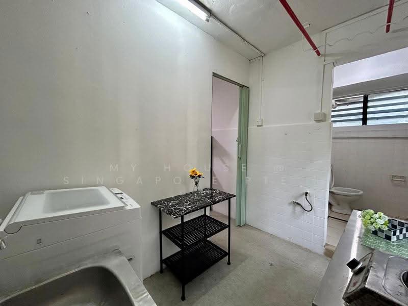603 Ang Mo Kio Avenue 5, 603 Ang Mo Kio Avenue 5, Ang Mo Kio / Bishan / Thomson, Room Rental, 250 sqft, HDB Flat For Rent, by Desmond, 500254613 - Bathroom - PropertyGuru.com.sg