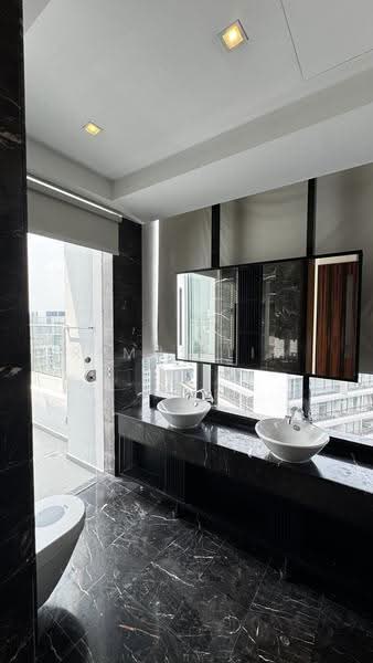 Helios Residences, 17 Cairnhill Circle, Orchard / River Valley, 3 Bedrooms, 1,701 sqft, Condominium For Rent, by Remus Lim, 500254621 - Bathroom - PropertyGuru.com.sg