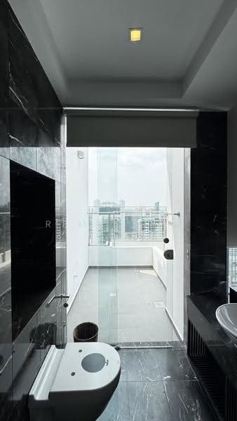 Helios Residences, 17 Cairnhill Circle, Orchard / River Valley, 3 Bedrooms, 1,701 sqft, Condominium For Rent, by Remus Lim, 500254621 - Bathroom - PropertyGuru.com.sg