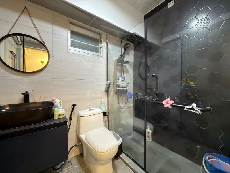 522C Tampines Central 7, 522C Tampines Central 7, Pasir Ris / Tampines, 3 Bedrooms, 1,216 sqft, HDB Flat For Sale, by Sam Alakasam, 500254623 - Bathroom - PropertyGuru.com.sg