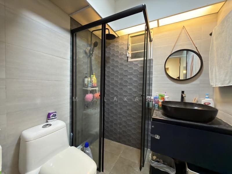 522C Tampines Central 7, 522C Tampines Central 7, Pasir Ris / Tampines, 3 Bedrooms, 1,216 sqft, HDB Flat For Sale, by Sam Alakasam, 500254623 - Bathroom - PropertyGuru.com.sg