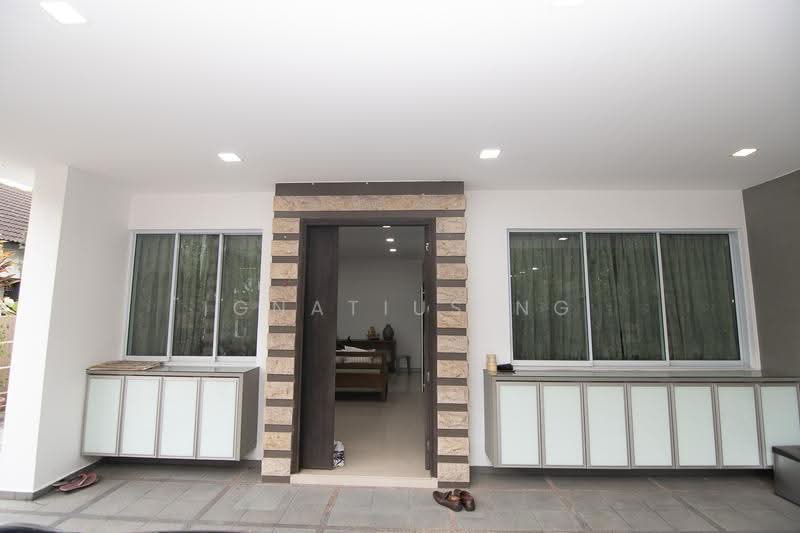 Kechubong Terrace, Jalan Kechubong, Seletar / Yio Chu Kang, 6 Bedrooms, 6,000 sqft, Detached House For Sale, by Ignatius Ng, 500254630 - Main door entrence - PropertyGuru.com.sg