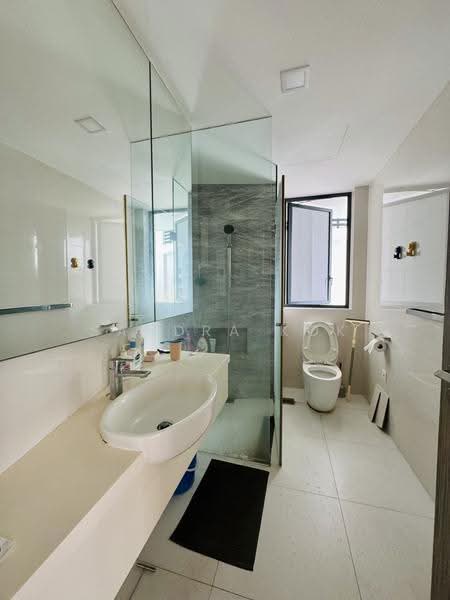 d'Leedon (Former Farrer Court), 11 Leedon Heights, Tanglin / Holland / Bukit Timah, 1 Bedroom, 624 sqft, Condominium For Sale, by Sandra Kok, 500254632 - Bathroom - PropertyGuru.com.sg