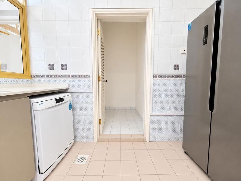 Orange Regency, 101 Fernhill Road, Tanglin / Holland / Bukit Timah, 3 Bedrooms, 2,422 sqft, Apartment For Rent, by Lim Sheng Loo, 500254639 - Kitchen - PropertyGuru.com.sg