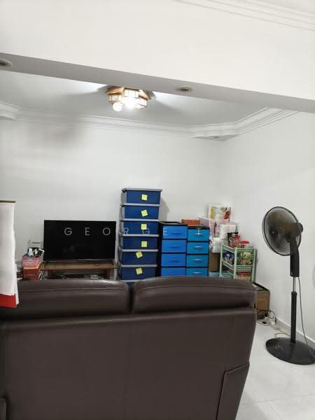 233 Bukit Batok East Avenue 5, 233 Bukit Batok East Avenue 5, Dairy Farm / Bukit Panjang / Choa Chu Kang, 2 Bedrooms, 721 sqft, HDB Flat For Sale, by George Teo, 500254658 - Living Room - PropertyGuru.com.sg