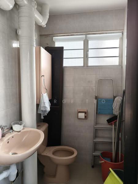 233 Bukit Batok East Avenue 5, 233 Bukit Batok East Avenue 5, Dairy Farm / Bukit Panjang / Choa Chu Kang, 2 Bedrooms, 721 sqft, HDB Flat For Sale, by George Teo, 500254658 - Bathroom - PropertyGuru.com.sg