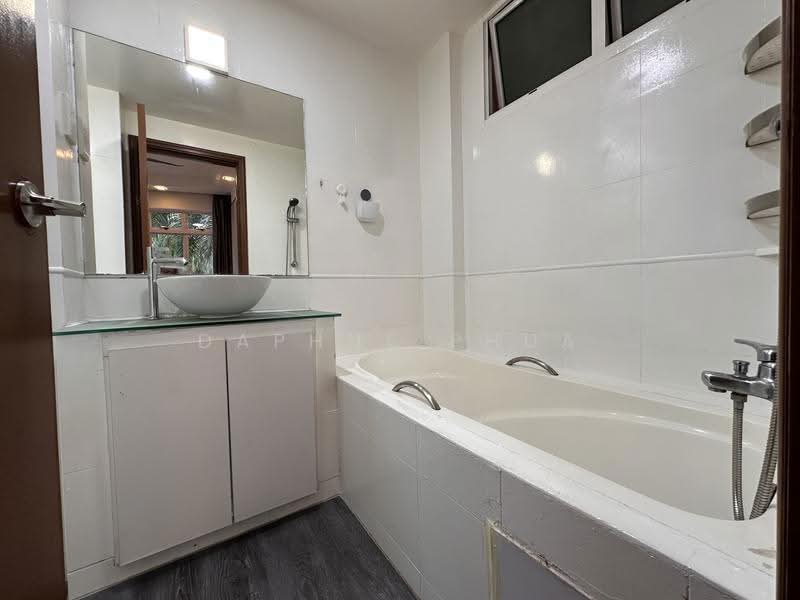 Seletar Springs Condominium, 106 Gerald Drive, Seletar / Yio Chu Kang, 2 Bedrooms, 926 sqft, Condominium For Sale, by Daphne Phua, 500254664 - Bathroom - PropertyGuru.com.sg