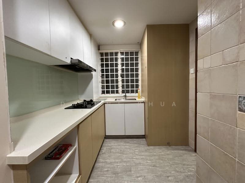 Seletar Springs Condominium, 106 Gerald Drive, Seletar / Yio Chu Kang, 2 Bedrooms, 926 sqft, Condominium For Sale, by Daphne Phua, 500254664 - Kitchen - PropertyGuru.com.sg