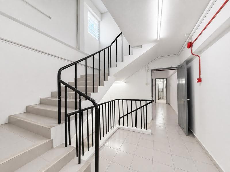 Rare Interterrace, NO ABSD, dual purpose usage, Clementi Park / Upper Bukit Timah, 4,150 sqft, Light Industrial (B1) For Sale, by Charles Ong, 500254675 - Corridor - CommercialGuru.com.sg