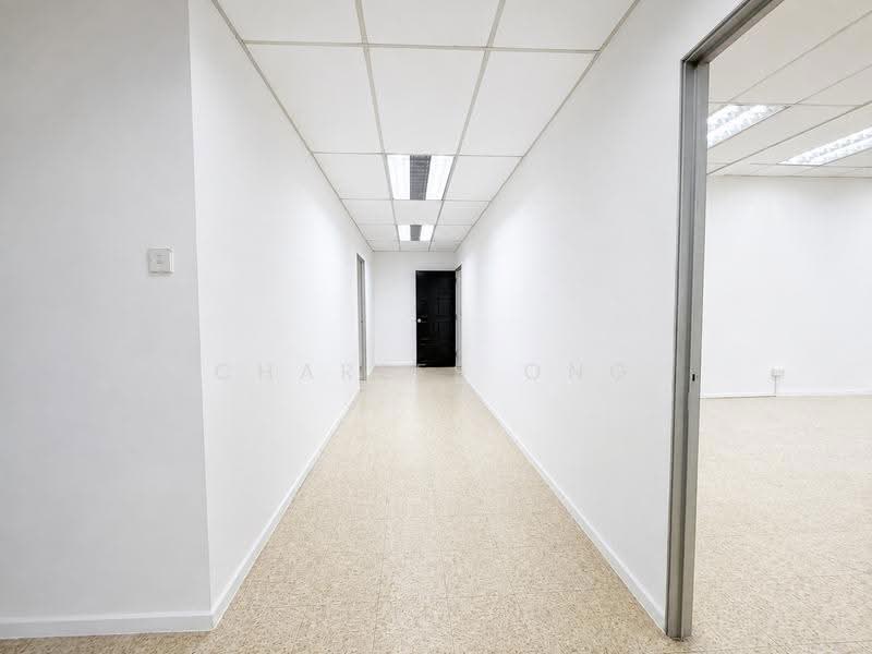 Rare Interterrace, NO ABSD, dual purpose usage, Clementi Park / Upper Bukit Timah, 4,150 sqft, Light Industrial (B1) For Sale, by Charles Ong, 500254675 - Corridor - CommercialGuru.com.sg