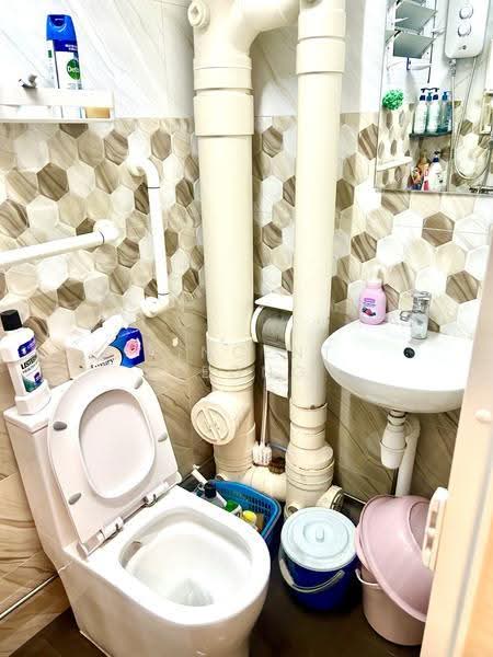 Serangoon Avenue 3, Serangoon Avenue 3, 3 Bedrooms, 947 sqft, HDB Flat For Sale, by Vincent Leong, 500254692 - Bathroom - PropertyGuru.com.sg