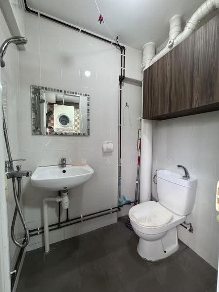 542 Bukit Batok Street 52, 542 Bukit Batok Street 52, Dairy Farm / Bukit Panjang / Choa Chu Kang, 3 Bedrooms, 1,582 sqft, HDB Flat For Rent, by Azan Arifin, 500254700 - Bathroom - PropertyGuru.com.sg