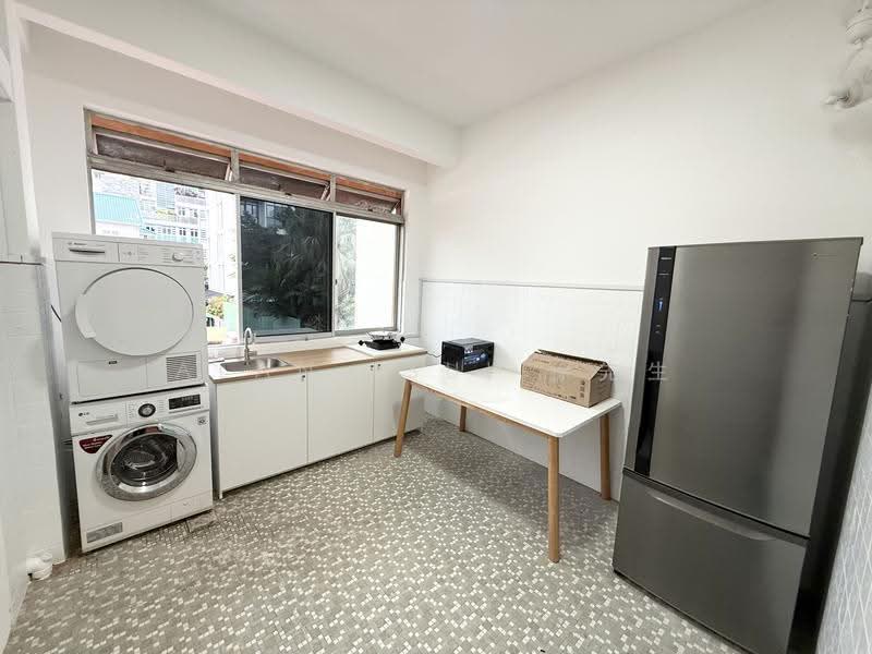 Cheap Bedroom near Kembangan MRT, Changi Road, Eunos / Geylang / Paya Lebar, Room Rental, 130 sqft, Shophouse For Rent, by Alan Tsui 徐先生, 500254719 - Kitchen - PropertyGuru.com.sg