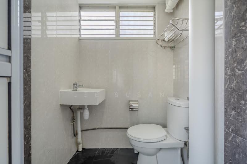315 Clementi Avenue 4, 315 Clementi Avenue 4, Buona Vista / West Coast / Clementi New Town, 3 Bedrooms, 980 sqft, HDB Flat For Sale, by Lee Susan, 500254725 - Bathroom - PropertyGuru.com.sg