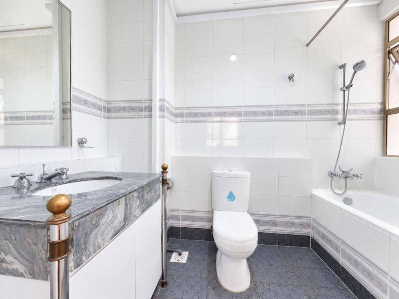 Leonie Condotel, 2 Leonie Hill Road, Orchard / River Valley, 4 Bedrooms, 2,568 sqft, Condominium For Rent, by Lim Sheng Loo, 500254726 - Bathroom - PropertyGuru.com.sg