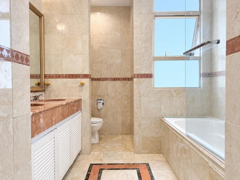 Leonie Condotel, 2 Leonie Hill Road, Orchard / River Valley, 4 Bedrooms, 2,568 sqft, Condominium For Rent, by Lim Sheng Loo, 500254726 - Bathroom - PropertyGuru.com.sg