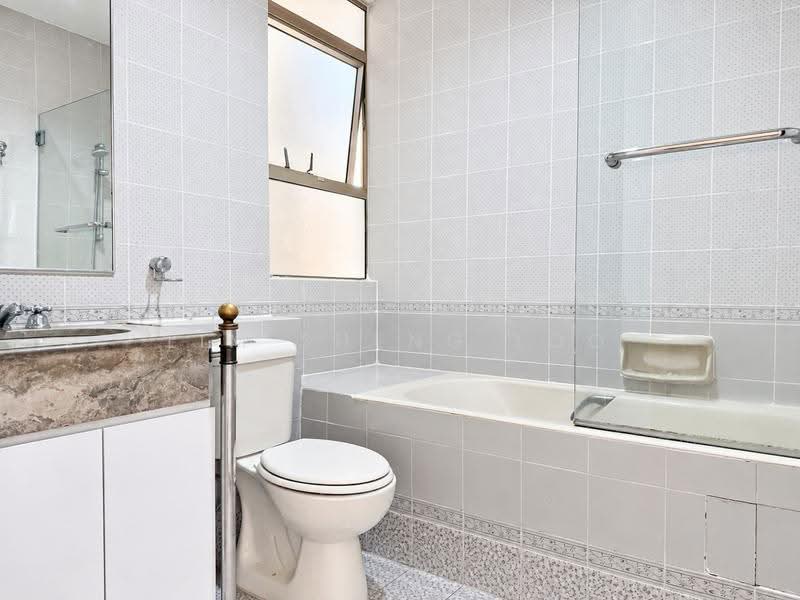 Leonie Condotel, 2 Leonie Hill Road, Orchard / River Valley, 4 Bedrooms, 2,568 sqft, Condominium For Rent, by Lim Sheng Loo, 500254726 - Bathroom - PropertyGuru.com.sg