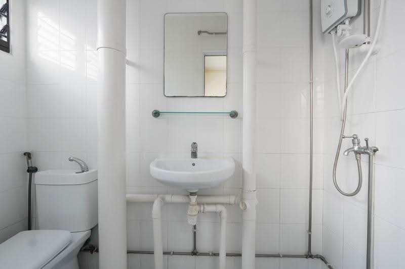 524 Hougang Avenue 6, 524 Hougang Avenue 6, Hougang / Punggol / Sengkang, 3 Bedrooms, 1,130 sqft, HDB Flat For Sale, by Steve Lee, 500254740 - Bathroom - PropertyGuru.com.sg