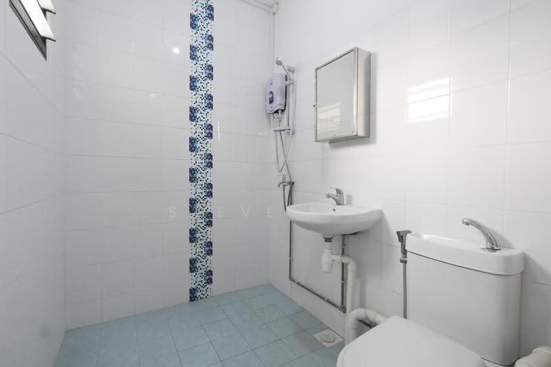 524 Hougang Avenue 6, 524 Hougang Avenue 6, Hougang / Punggol / Sengkang, 3 Bedrooms, 1,130 sqft, HDB Flat For Sale, by Steve Lee, 500254740 - Bathroom - PropertyGuru.com.sg