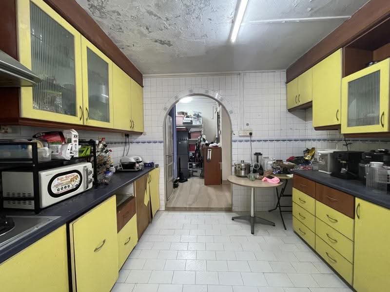 323 Jurong East Street 31, 323 Jurong East Street 31, Boon Lay / Jurong / Tuas, 4 Bedrooms, 1,582 sqft, HDB Flat For Sale, by Angie Teo, 500254743 - Kitchen - PropertyGuru.com.sg