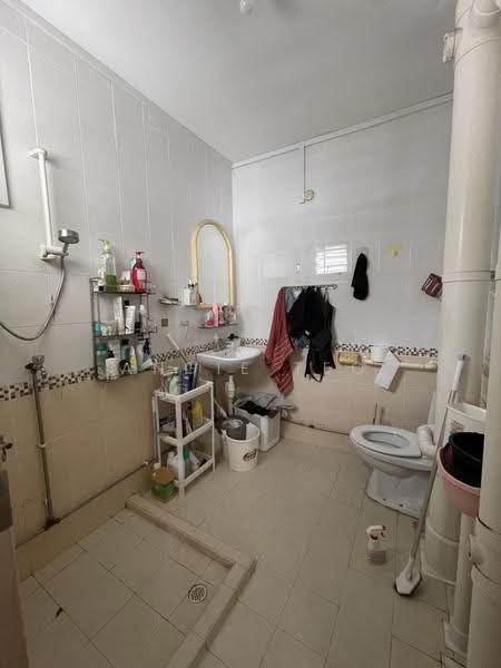 323 Jurong East Street 31, 323 Jurong East Street 31, Boon Lay / Jurong / Tuas, 4 Bedrooms, 1,582 sqft, HDB Flat For Sale, by Angie Teo, 500254743 - Bathroom - PropertyGuru.com.sg