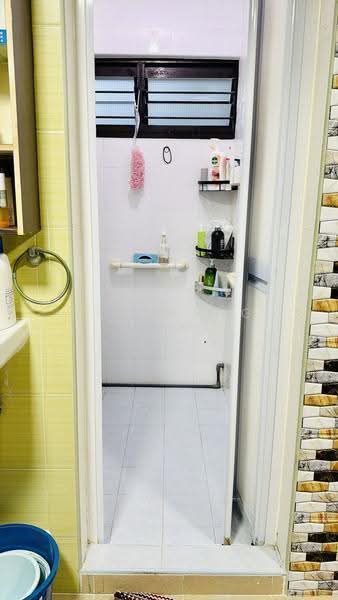 501 Bedok North Street 3, 501 Bedok North Street 3, Bedok / Upper East Coast, Room Rental, 120 sqft, HDB Flat For Rent, by Goh Keng Yew, 500254751 - Bathroom - PropertyGuru.com.sg