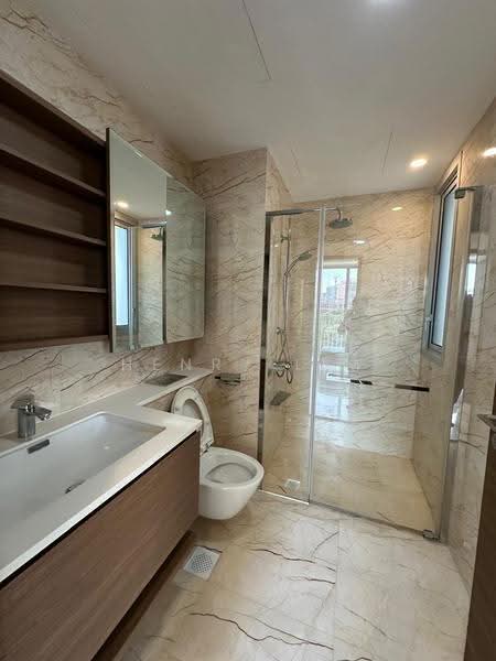 Queens Peak, 1 Dundee Road, Alexandra / Commonwealth, 2 Bedrooms, 775 sqft, Condominium For Sale, by Henry Lim, 500254758 - Bathroom - PropertyGuru.com.sg