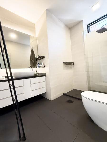 Clementi Park, 127 Sunset Way, Clementi Park / Upper Bukit Timah, 3 Bedrooms, 1,722 sqft, Condominium For Sale, by Jan Tan, 500254789 - Master Bathroom - PropertyGuru.com.sg
