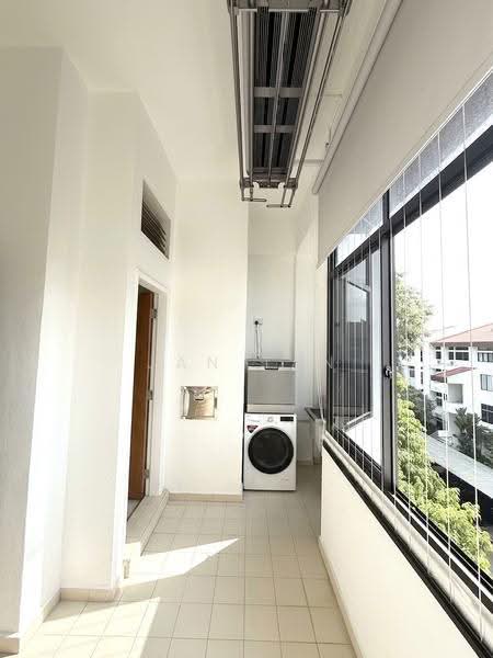 Clementi Park, 127 Sunset Way, Clementi Park / Upper Bukit Timah, 3 Bedrooms, 1,722 sqft, Condominium For Sale, by Jan Tan, 500254789 - Balcony - PropertyGuru.com.sg