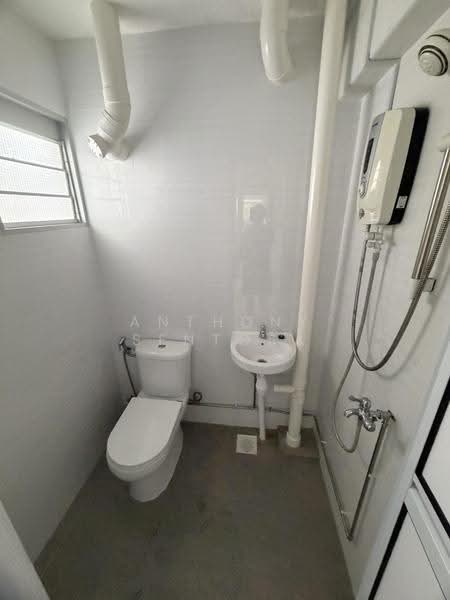 157 Ang Mo Kio Avenue 4, 157 Ang Mo Kio Avenue 4, Ang Mo Kio / Bishan / Thomson, 2 Bedrooms, 861 sqft, HDB Flat For Rent, by Anthony Sentosa, 500254803 - Bathroom - PropertyGuru.com.sg