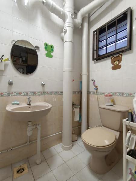 674B Jurong West Street 65, 674B Jurong West Street 65, Boon Lay / Jurong / Tuas, Room Rental, 200 sqft, HDB Flat For Rent, by Gina Lim, 500254812 - Bathroom - PropertyGuru.com.sg