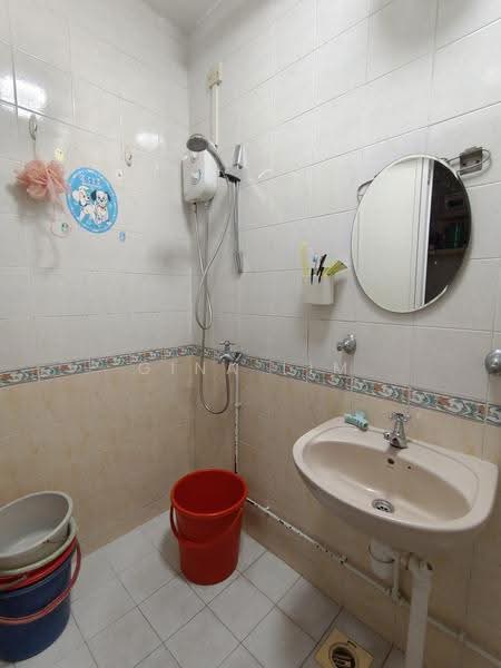 674B Jurong West Street 65, 674B Jurong West Street 65, Boon Lay / Jurong / Tuas, Room Rental, 200 sqft, HDB Flat For Rent, by Gina Lim, 500254812 - Bathroom - PropertyGuru.com.sg