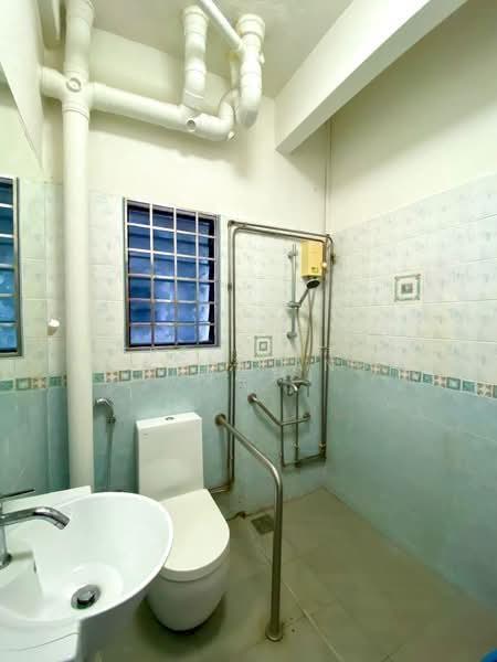 Still Mansion, 2 Still Road, East Coast / Marine Parade, 3 Bedrooms, 1,087 sqft, Apartment For Sale, by Jason Ang, 500254823 - Bathroom - PropertyGuru.com.sg