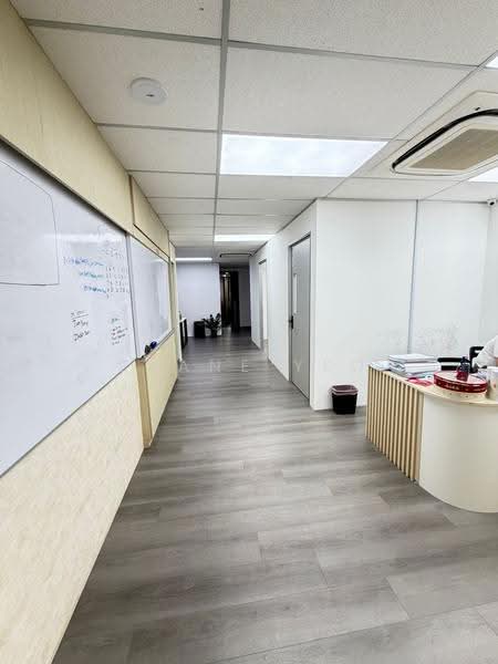 Office Space For Lease In Central Business District, Carpenter Street, Boat Quay / Raffles Place / Marina, 2,583 sqft, Office For Rent, by Shane Yeo, 500254843 - Corridor - CommercialGuru.com.sg