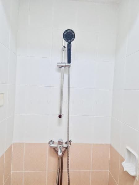 Ridgewood Condominium, 61 Mount Sinai Drive, Tanglin / Holland / Bukit Timah, Room Rental, 150 sqft, Condominium For Rent, by Lam Min Yi, 500254882 - Bathroom - PropertyGuru.com.sg
