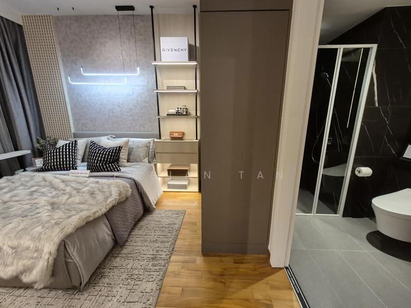 Firesale Freehold Penthouse, Buona Vista / West Coast / Clementi New Town, 2 Bedrooms, 1,012 sqft, Condominium For Sale, by Fabian Tan, 500254936 - Bedroom - PropertyGuru.com.sg