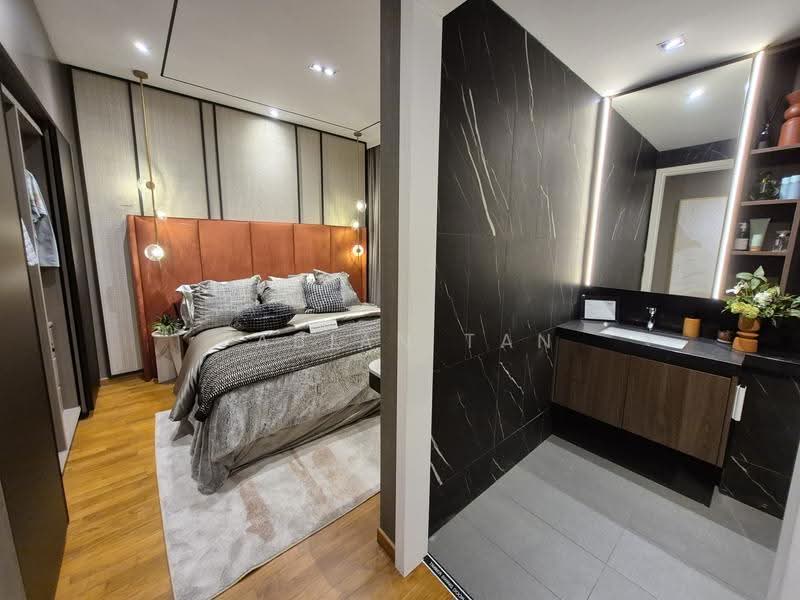 Firesale Freehold Penthouse, Buona Vista / West Coast / Clementi New Town, 2 Bedrooms, 1,012 sqft, Condominium For Sale, by Fabian Tan, 500254936 - Bedroom - PropertyGuru.com.sg