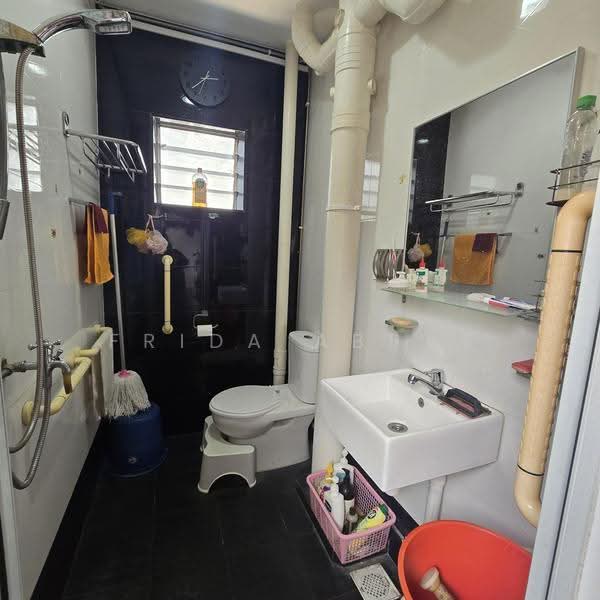 537 Bukit Batok Street 52, 537 Bukit Batok Street 52, Dairy Farm / Bukit Panjang / Choa Chu Kang, Room Rental, 95 sqft, HDB Flat For Rent, by Frida Abbas, 500254959 - Bathroom - PropertyGuru.com.sg