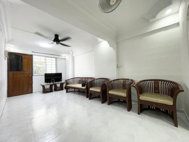 32 Marine Crescent, 32 Marine Crescent, East Coast / Marine Parade, 3 Bedrooms, 700 sqft, HDB Flat For Sale, by Torrenn Tnay, 500254962 - Living Room - PropertyGuru.com.sg