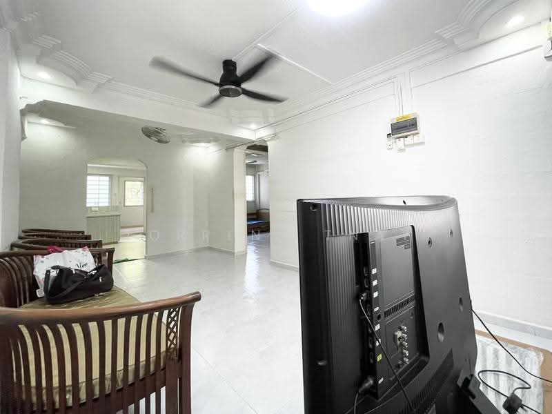 32 Marine Crescent, 32 Marine Crescent, East Coast / Marine Parade, 3 Bedrooms, 700 sqft, HDB Flat For Sale, by Torrenn Tnay, 500254962 - Living Room - PropertyGuru.com.sg