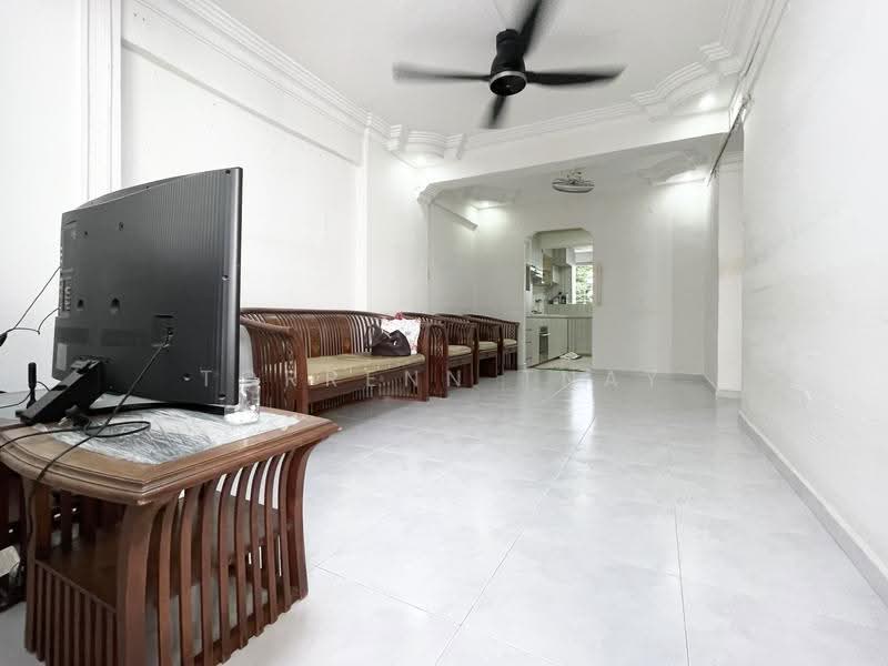 32 Marine Crescent, 32 Marine Crescent, East Coast / Marine Parade, 3 Bedrooms, 700 sqft, HDB Flat For Sale, by Torrenn Tnay, 500254962 - Living Room - PropertyGuru.com.sg