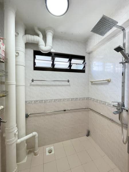 32 Marine Crescent, 32 Marine Crescent, East Coast / Marine Parade, 3 Bedrooms, 700 sqft, HDB Flat For Sale, by Torrenn Tnay, 500254962 - Bathroom - PropertyGuru.com.sg