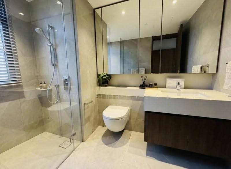 FREEHOLD PENTHOUSE <$2000 PSF, Buona Vista / West Coast / Clementi New Town, 3 Bedrooms, 1,335 sqft, Condominium For Sale, by Kenneth Yeoh, 500254964 - Bathroom - PropertyGuru.com.sg